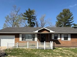 709 S Apache Dr, Marshall, MO 65340