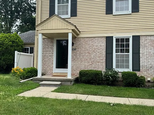 24470 Meadow Bridge Dr, Clinton Township, MI 48035