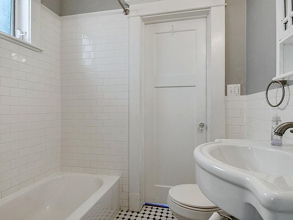 3rd image of 3624 Dumaine St APT A