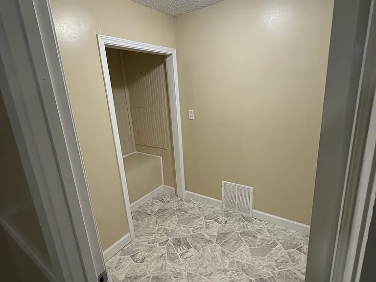 113 S Lynn St — Photo 39
