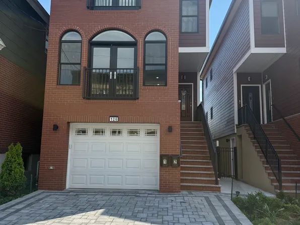 126 W 54th St #1, Bayonne, NJ 07002