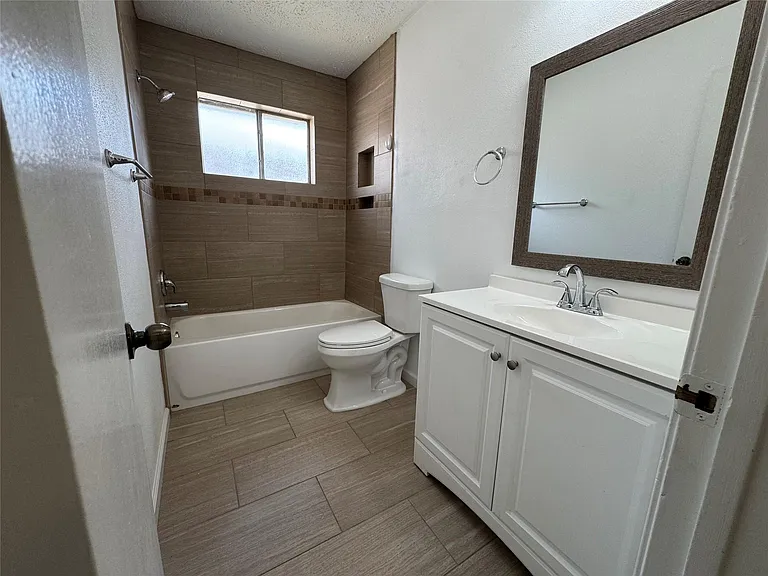 4703 Rivertree Ln — Photo 14