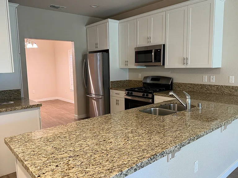 1028 Beymer Loop — Photo 4