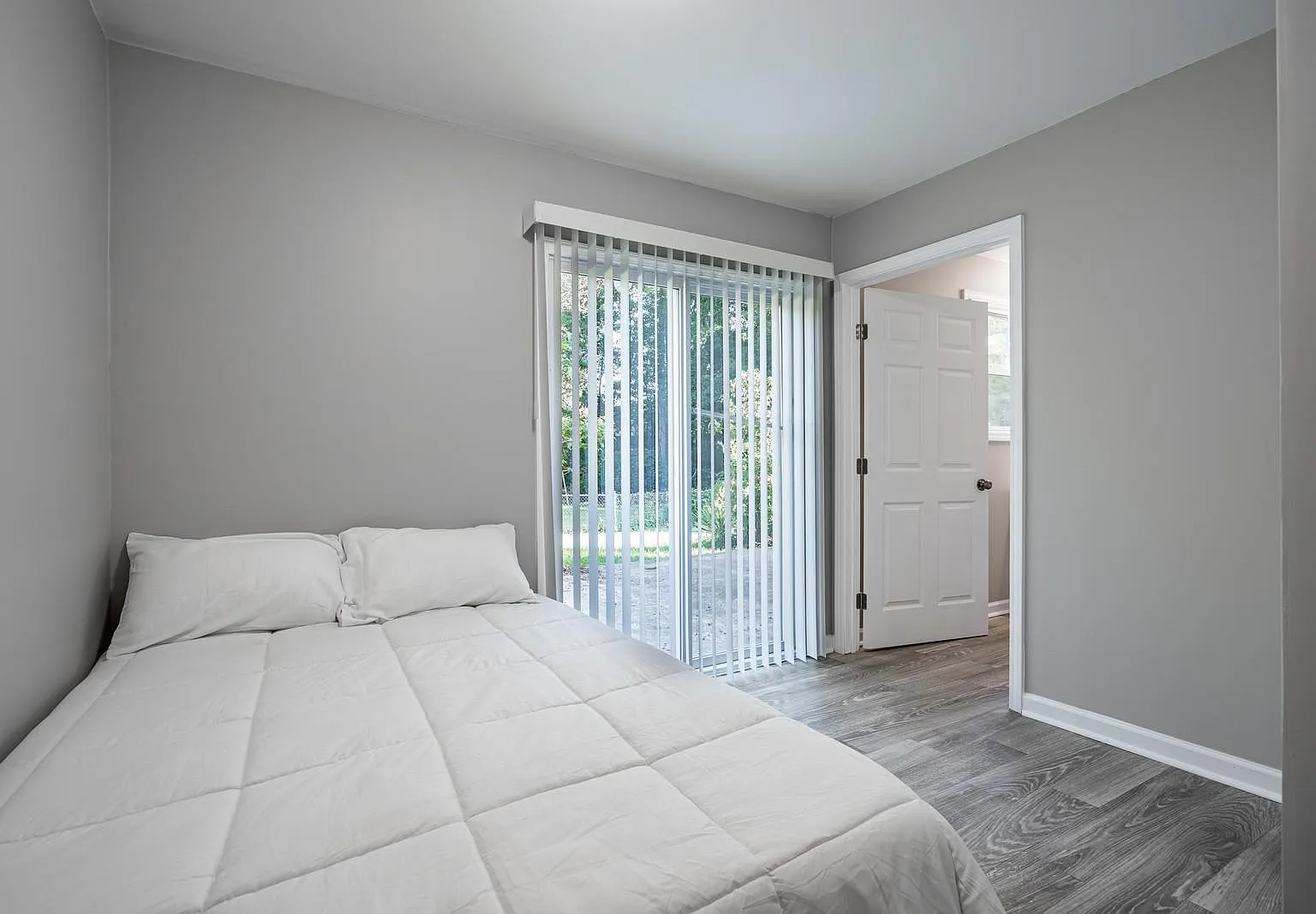 4 bed, 3.0 bath, 1000 sqft, $975 — Photo 1
