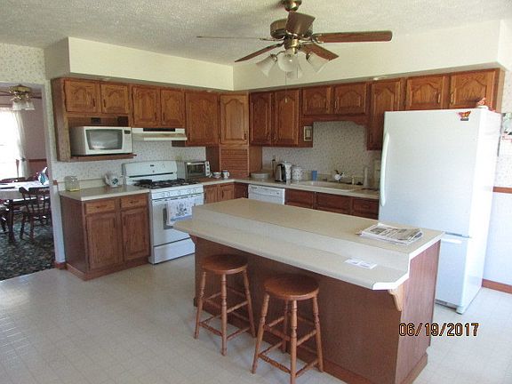 2nd image of 10402 Feather Ln