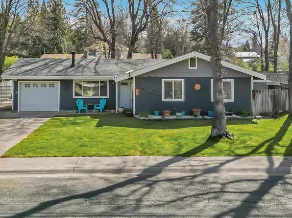 542 N Adams Dr, Mount Shasta, CA 96067