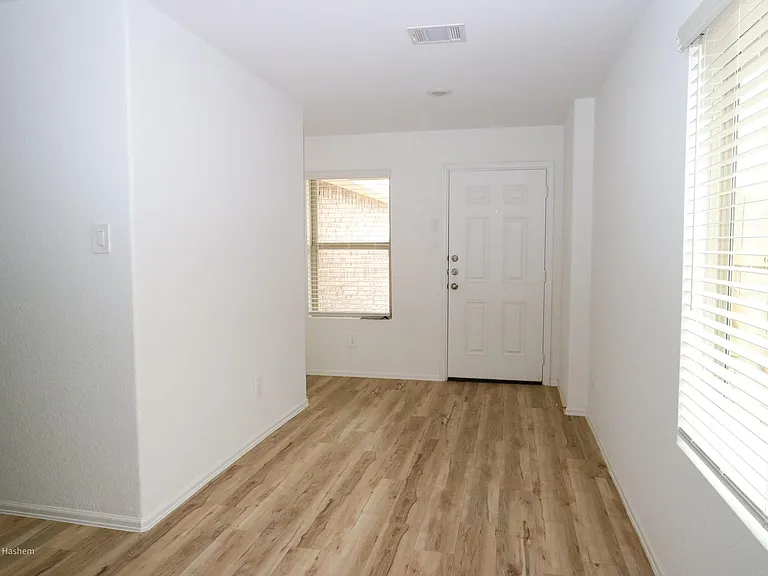21811 Hickory Springs Ct — Photo 8