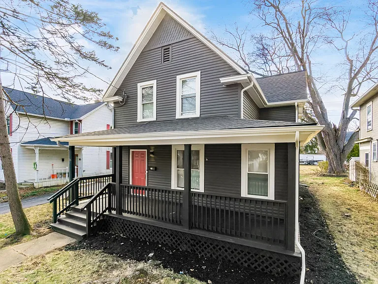 16 Montrose Ave — Photo 1