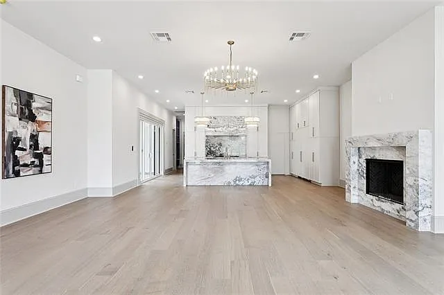4 bed, 2.5 bath, 2634 sqft, $7,500 — Photo 3