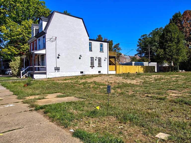 537 N Plum St — Photo 24