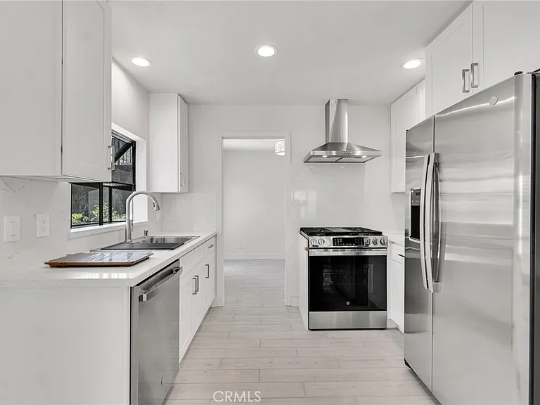 221 Acacia Ln — Photo 7