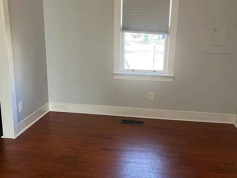 Second bedroom.
