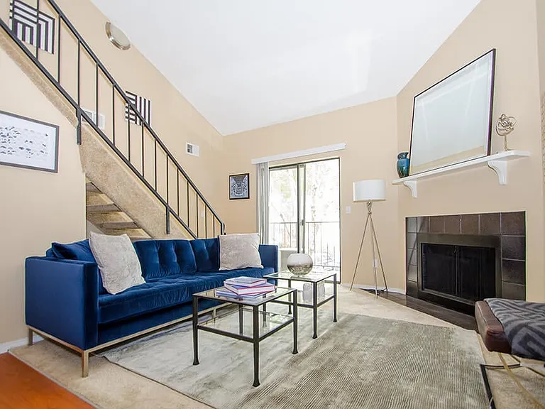 Sky Rock Apartments — Photo 4
