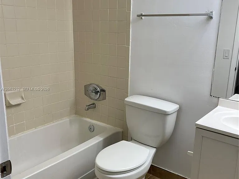 9491 Palm Cir S #203 — Photo 4