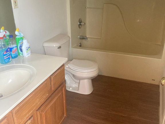 Upstairs full bath