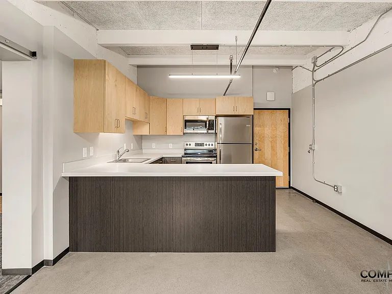 The Howard Apartments — Photo 39