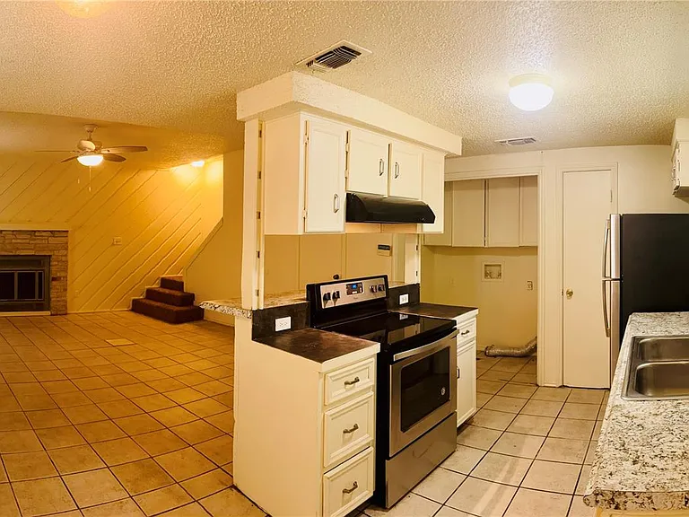 1206 Tartan Ln #B — Photo 8