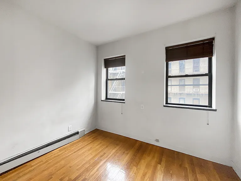 523 W 49th St #3B — Photo 9