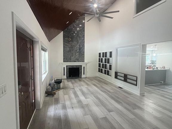 2nd image of 2836 Cedar Ln