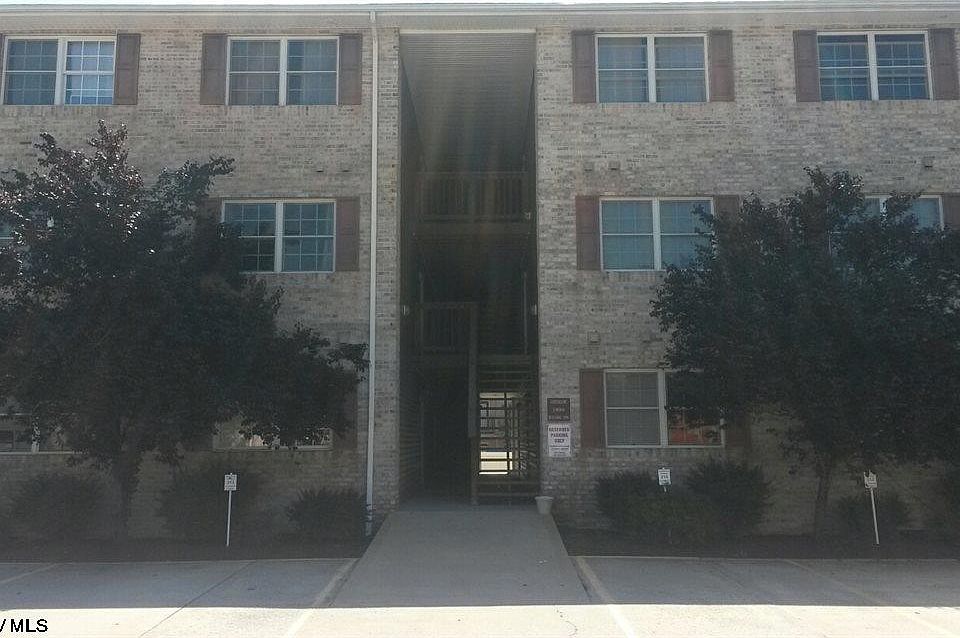 1st image of 412 Creekside Dr
