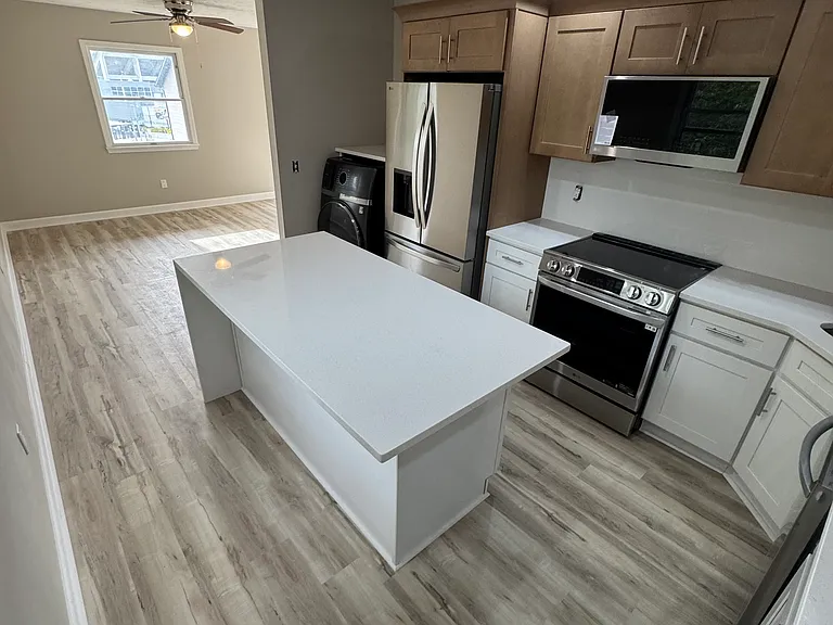 16 SE Court St #16 — Photo 1
