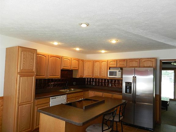 4th image of 1367 E Zinnia Dr