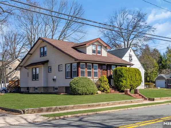 301 Henley Ave, New Milford, NJ 07646