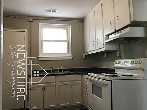 3rd image of 11 Ridgeway Dr