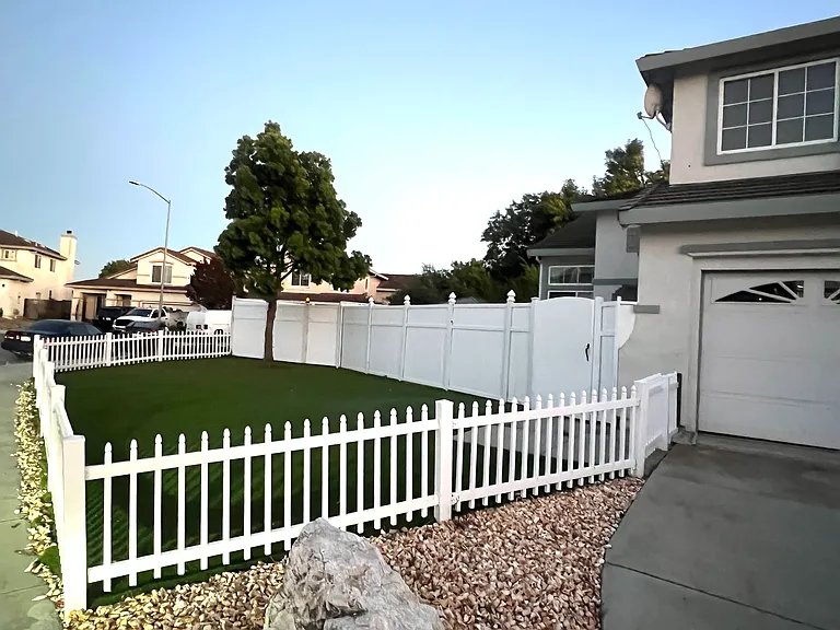 901 Hillock Ct — Photo 4