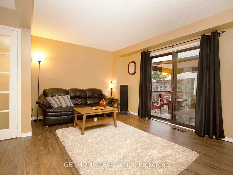 1310 Charter Cres — Photo 16