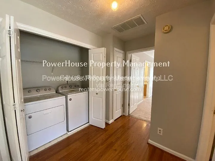 605 Suwanee Lakes Cir — Photo 39
