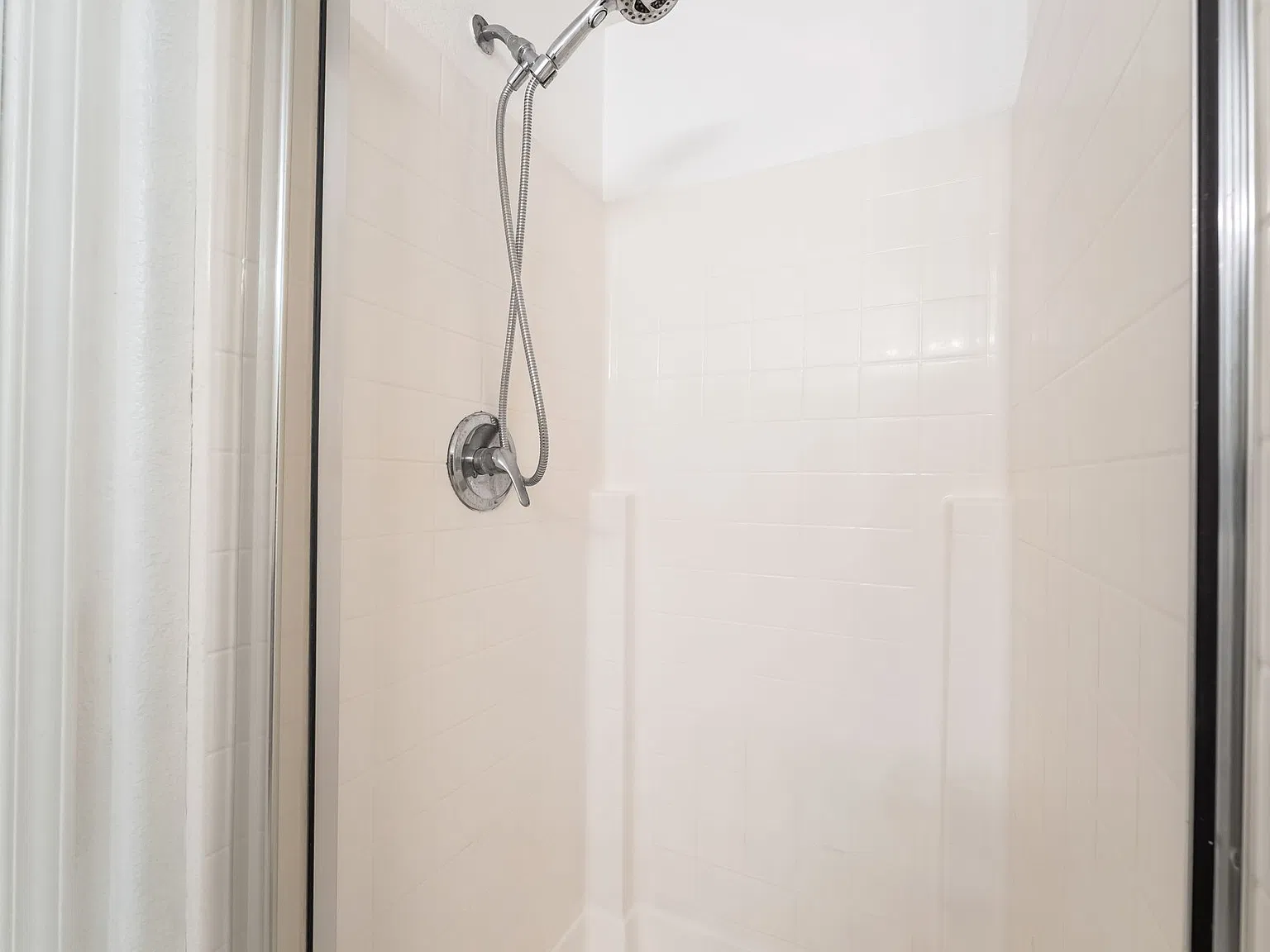 2 bed, 1190 sqft, $1,700 — Photo 4