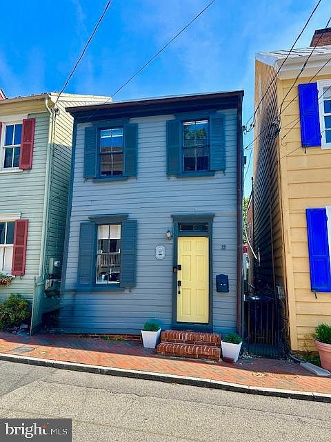1st image of 32 Cornhill St