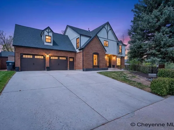 6850 Hawthorne Dr, Cheyenne, WY 82009