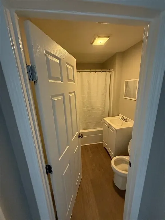 5 bed, 2000 sqft, $4,300 — Photo 3