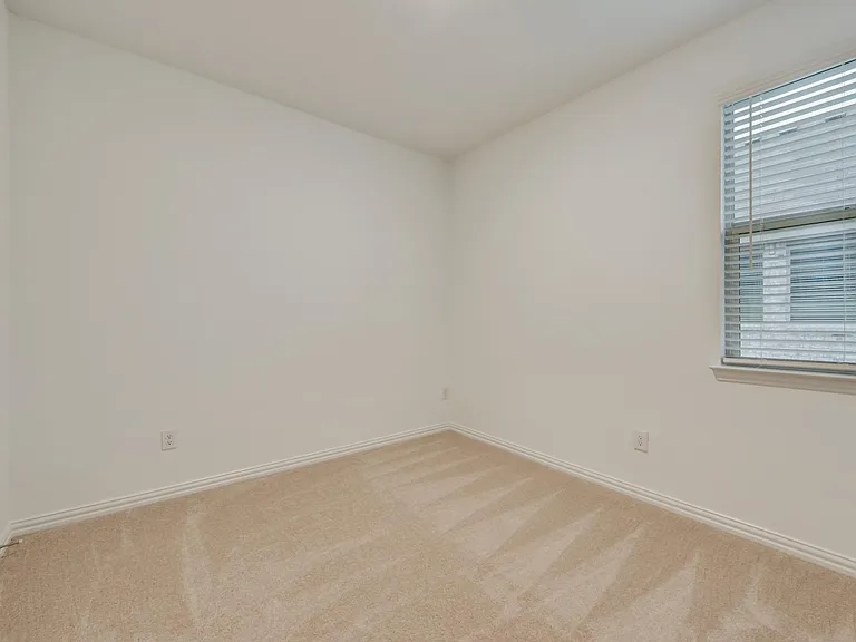 917 Dustwood Dr — Photo 11