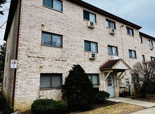 513 E Spruce Dr APT 1B, Palatine, IL 60074