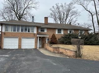 2444 E Bonnie Brook Ln, Waukegan, IL
