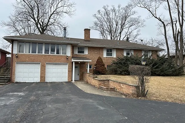2444 E Bonnie Brook Ln photo 1
