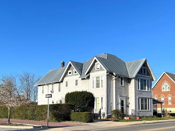 106 Winchester Ave, Moorefield, WV 26836