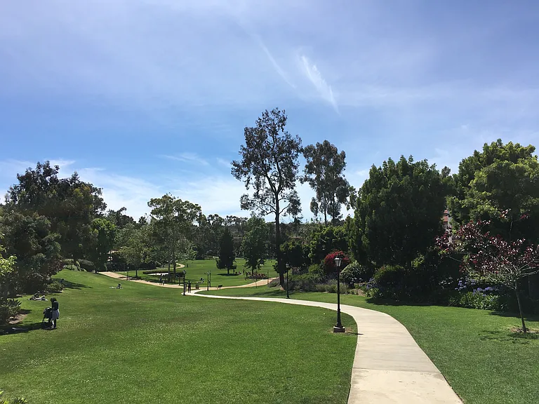 Path to La Jolla Colony private park