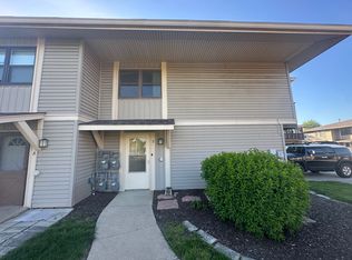 5700 Dutch Mill Ct Unit D, Hanover Park, IL 60133