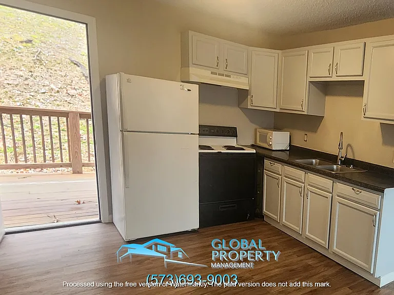Lakefront Apartments — Photo 44