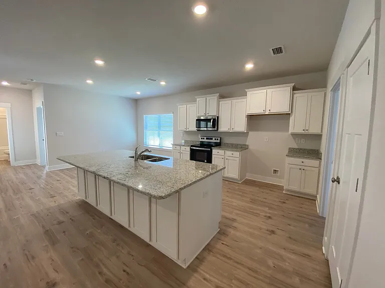 3398 Southwind Dr — Photo 5