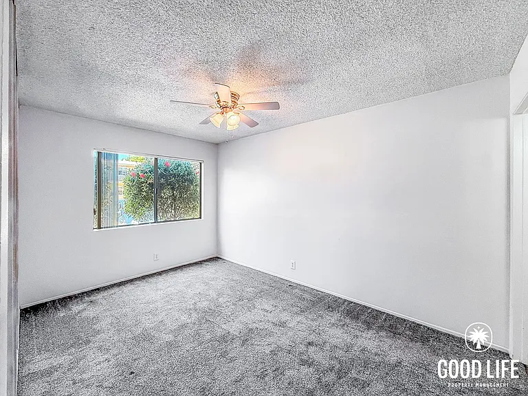SD: Sun-Filled 1BD/1BA Apartment in Pacific Beach One Block from the Bay w/ Reserved Parking! — Photo 5