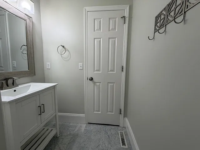 422 Woodsman Ct — Photo 6