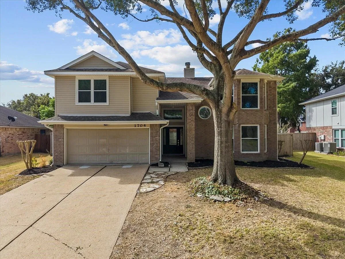 4 bed, 2.5 bath, 2382 sqft, $3,300 — Photo 3