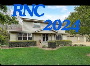 1502 W Donges Bay Rd, Mequon, WI 53092