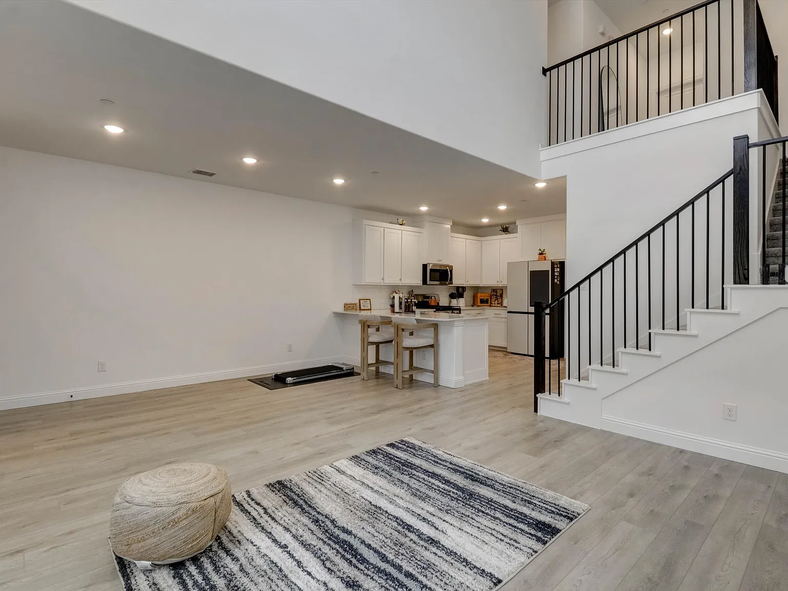 2 bed, 2.5 bath, 1567 sqft, $3,500 — Photo 3