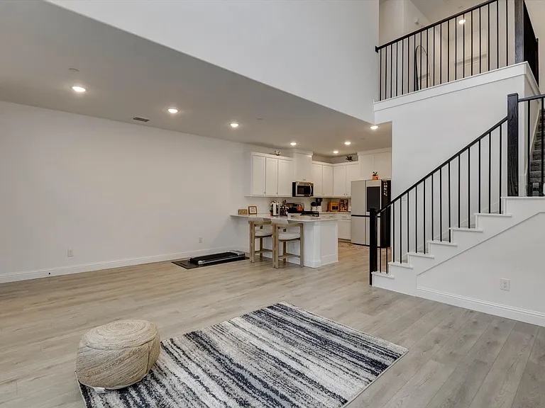 7031 Cedar Creek Dr — Photo 16